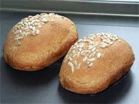 Fare il pane - Due pagnotte cotte - Cibo e Salute